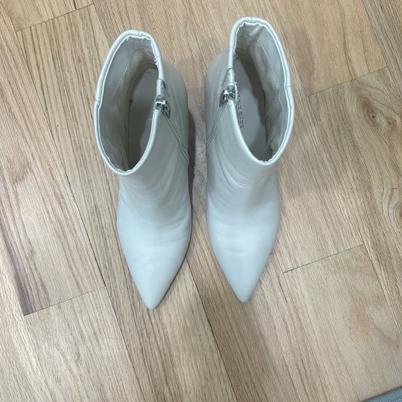 Ivory/white pointed toe ankle boots - Picture 4 of 6